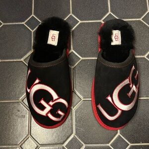NWOB UGG Men’s Scuff Logo slippers
